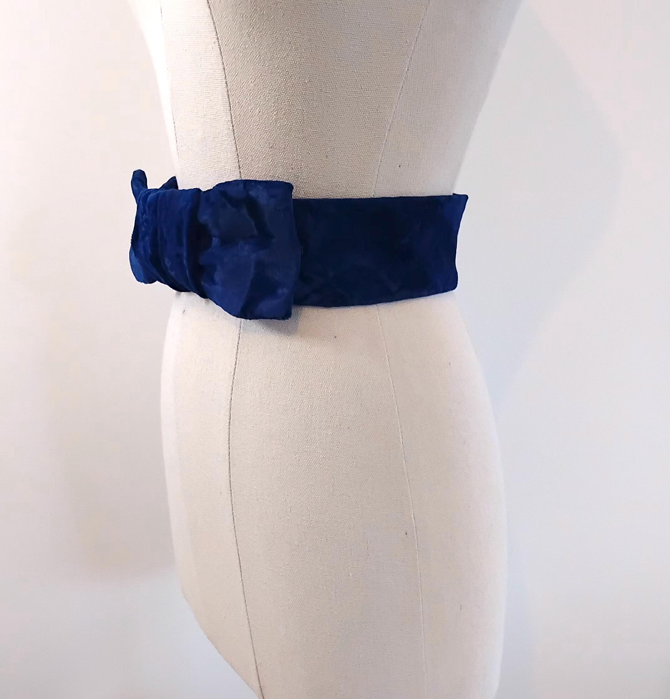 VINTAGE Fancy Royal Blue Fabric Belt Banned Retro Lauren Vintage Stretch Belt in Royal Blue  main image 3