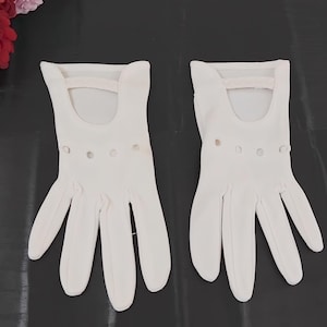Vintage 60s Creamy White Embroidered Short Gloves, Size 7