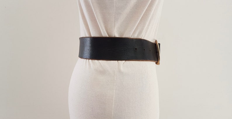 Vintage 70s 80s Black Leather Fashion Belt with Metal Buckle, 93cm long zdjęcie 3