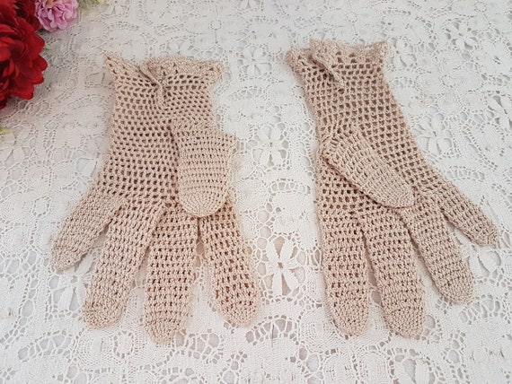 Vintage 50s Beige Crochet Gloves, Wrist Length Gl… - image 1