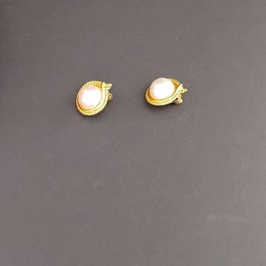 Vintage 80s Faux Pearl and Gold Clip On Earrings, Vintage Costume Earrings