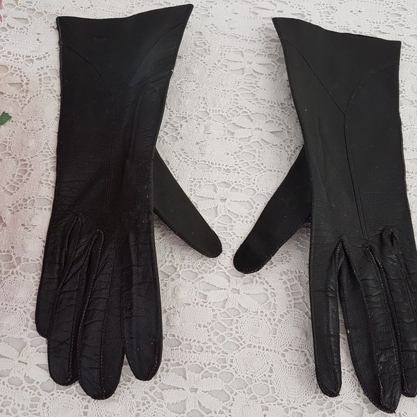 Vintage 50s Soft Black Leather Short Driving Gloves, Size 6 1/2