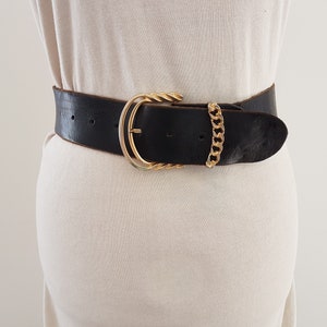 Vintage circa 1970s 1980s Black Leather Belt with Gold Metal Buckle. in excellent vintage condition
Size: One Size fits most, Length 93cm long plus buckle x 5.5cm wide measurement is approximate.