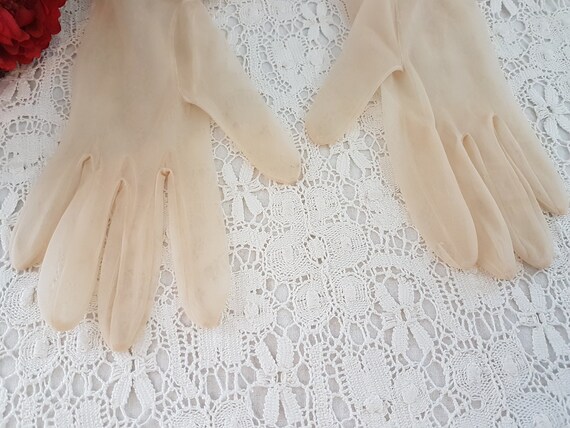 Vintage 50s Cream Fabric Short Gloves, Sheer Glov… - image 3