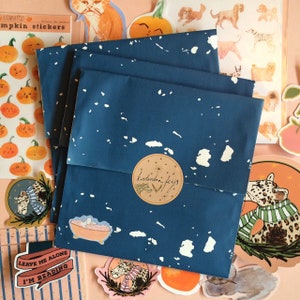 ¡Bolsa sorpresa grande con alfileres, pegatinas y postales! | Bolsa misteriosa de segundos de grado Lucky Dip B