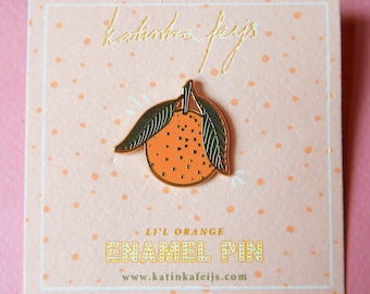 orangefarbene Emaille-Anstecknadel, goldfarbene Hartemaille-Anstecknadel, süße Zitrusfrucht-Anstecknadel, ästhetische botanische Anstecknadel