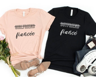 婚約者レディースTシャツ、ボーイフレンド婚約者Tシャツ、未来のミセスTシャツ、イエスと言ったTシャツ、婚約したばかりのシャツ、ユニセックスTシャツ、06
