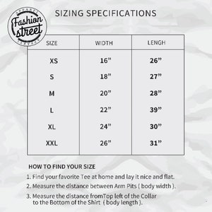 Puede incluir: Tabla de tallas para prendas de vestir con medidas en pulgadas. La tabla muestra las tallas XS a XXL con las medidas de ancho y largo correspondientes. Se incluyen instrucciones para encontrar tu talla.