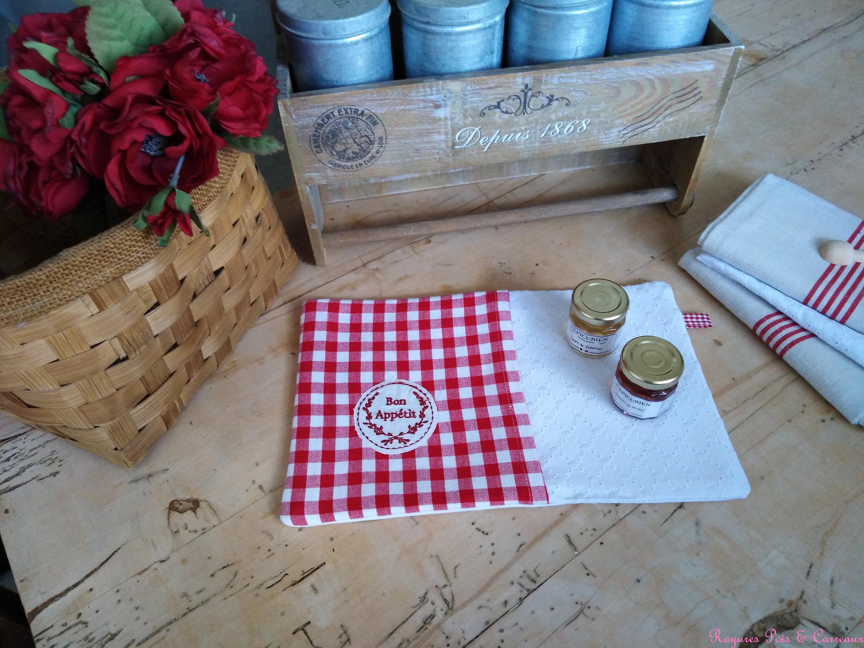 Petit Set de Table Décoratif Broderie Anglais et Vichy Un Bon Appétit Champêtre 