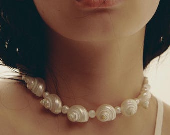 Collana girocollo con conchiglie e perle: collana di perline a tema marino