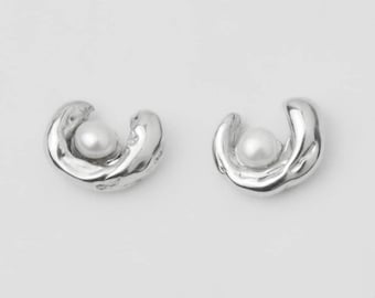 Skulpturale Sterling Silber Barock Perle Ohrstecker, Minimalistischer Brautschmuck