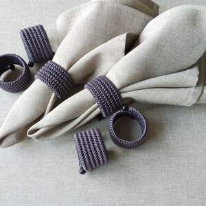 Anelli per tovaglioli in corda di polipropilene nera e filato di cotone grigio fatti a mano: eleganza moderna per la tua tavola, porta tovaglioli, decorazione da tavola