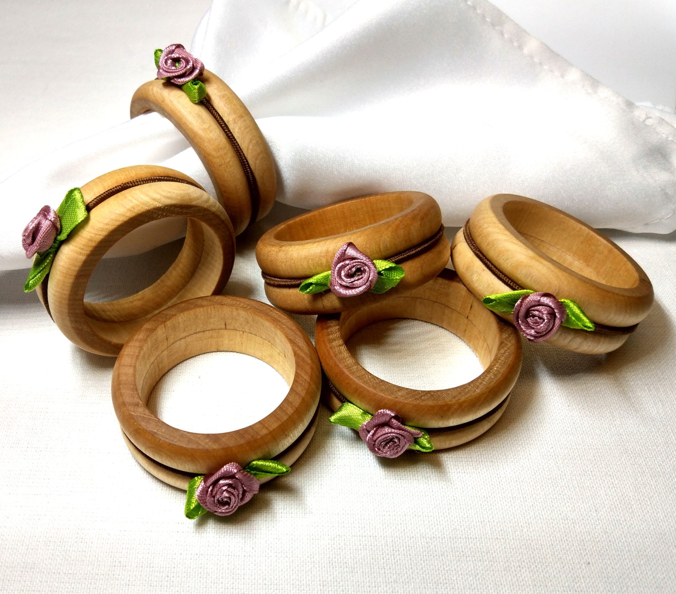 Handcrafted Wooden Napkin Rings With Artistic Decorations: 