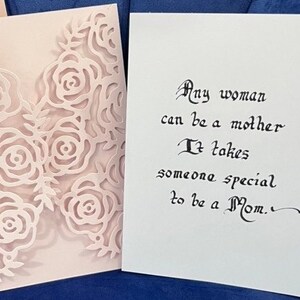 Tarjeta de felicitación para madre, caligrafía poema madre, rosas rosas, poema especial para madre, poema para madre enmarcable, regalo para madre y madre, poema para mamá, amor familiar