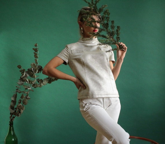 Sequined top / Silver blouse / high collar structu
