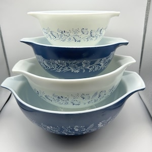 Vintage Pyrex Kolonialnebel Cinderella Schalen