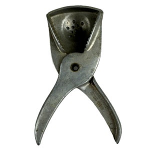 Irvin Ware Hand Held Citrus Juicer Lemon Lime Squeezer