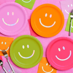 xo, Fetti Smiley Face Paper Plates - 24 pk, 9" | Birthday Party Supplies, Bachelorette Decorations, Birthday Groovy y2k Party, Cool Cake