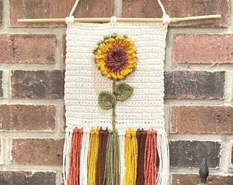 Crochet Sunflower Wall Hanging: Boho Farmhouse Yarn Tapestry