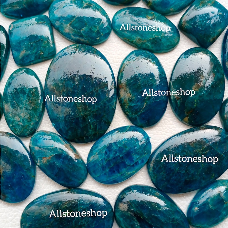 Cabochon D'Apatite Verte Du Brésil - 17.18 Carats Ovale - Naturel Sans Traitement