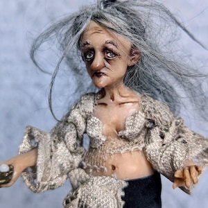 Kleine Figur Alte Meerjungfrau, handgemacht, beweglich, handgefertigte Puppe, hängendes Dekor