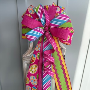 Lazo de cinta con alambre para huevos de Pascua: decoración primaveral brillante