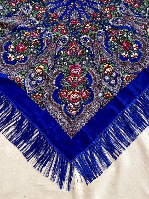 Ukrainian floral shawl 46 in., Babushka scarf nav… - image 10