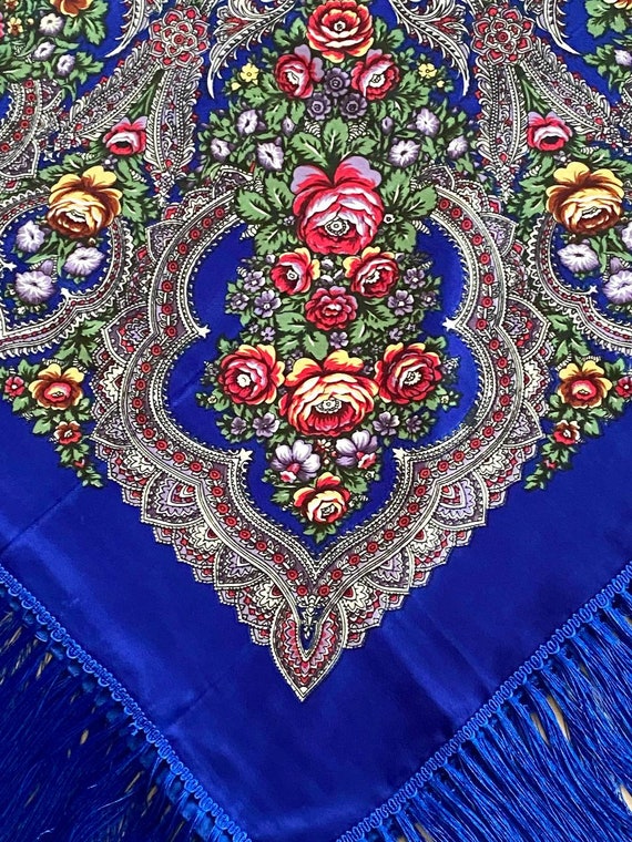 Ukrainian floral shawl 46 in., Babushka scarf nav… - image 5
