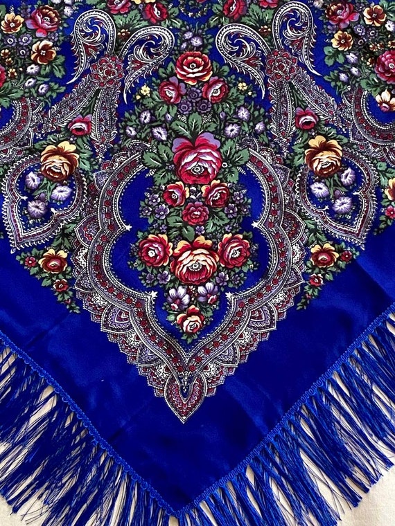 Ukrainian floral shawl 46 in., Babushka scarf nav… - image 3