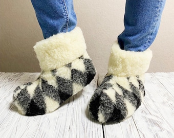 Pantuflas de piel de oveja unisex, Zapatillas de casa cálidas, Botas pantuflas de invierno, Pantuflas por encima del tobillo, Pantuflas personalizadas hechas a mano, Regalo para Navidad
