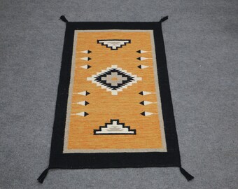 Tapis orange et noir, paillasson, tapis de table, tapis de bienvenue, tapis navajo, petit tapis navajo, tapis de cuisine 2 x 3 dimensions : 65 cm x 92 cm / 2,1'x3'