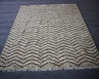Handgeknüpfter marokkanischer Wollteppich: Mittelgroßer Teppich (150 x 190 cm)