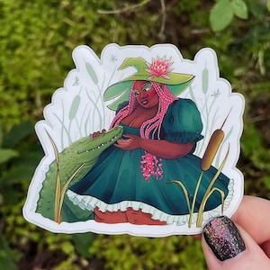 Sticker sorcière des marais grosse grande taille cottage imperméable corps positif sorcière alligator vert joufflu cottagecore halloween lotus nénuphar