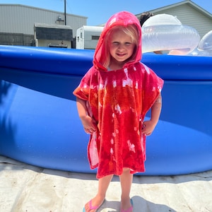 Childs Tie Dye Hooded Beach Towel Poncho Side Snaps Standard Red Pink Orange White