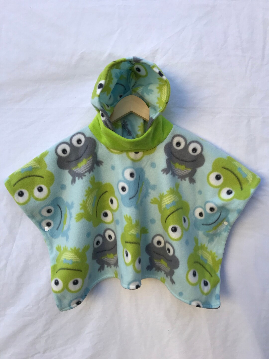 Unisex Frog Car Seat Fleece Poncho, Kids Car Seat Blanket, Baby Poncho