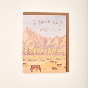 Tarjeta de felicitación pintada a mano con paisaje occidental, pastizales, rancho de montaña y caballos, gracias