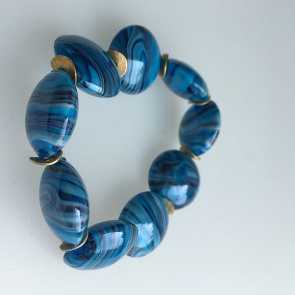 Bracelet with large glass beads in blue