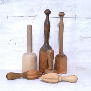 Scelta di pestelli in legno per schiacciapatate, pestelli antichi, rustici, primitivi, utensili da cucina, collezione istantanea, miscelatore riutilizzabile, vintage, fattoria, vecchio