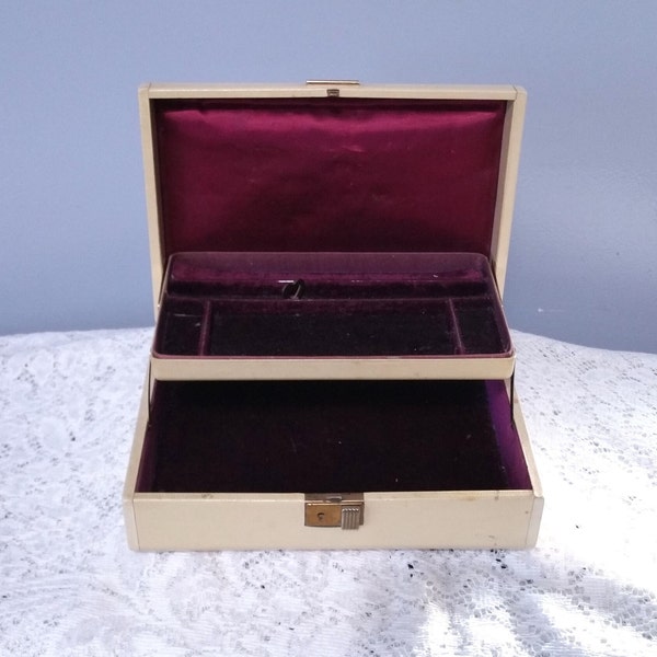 Farrington Cream Velvet Jewelry Box Midcentury Vintage 50s Regency Antique Gold Gilt Vanity Elegant French Chic Decor Tiered Earrings Rings