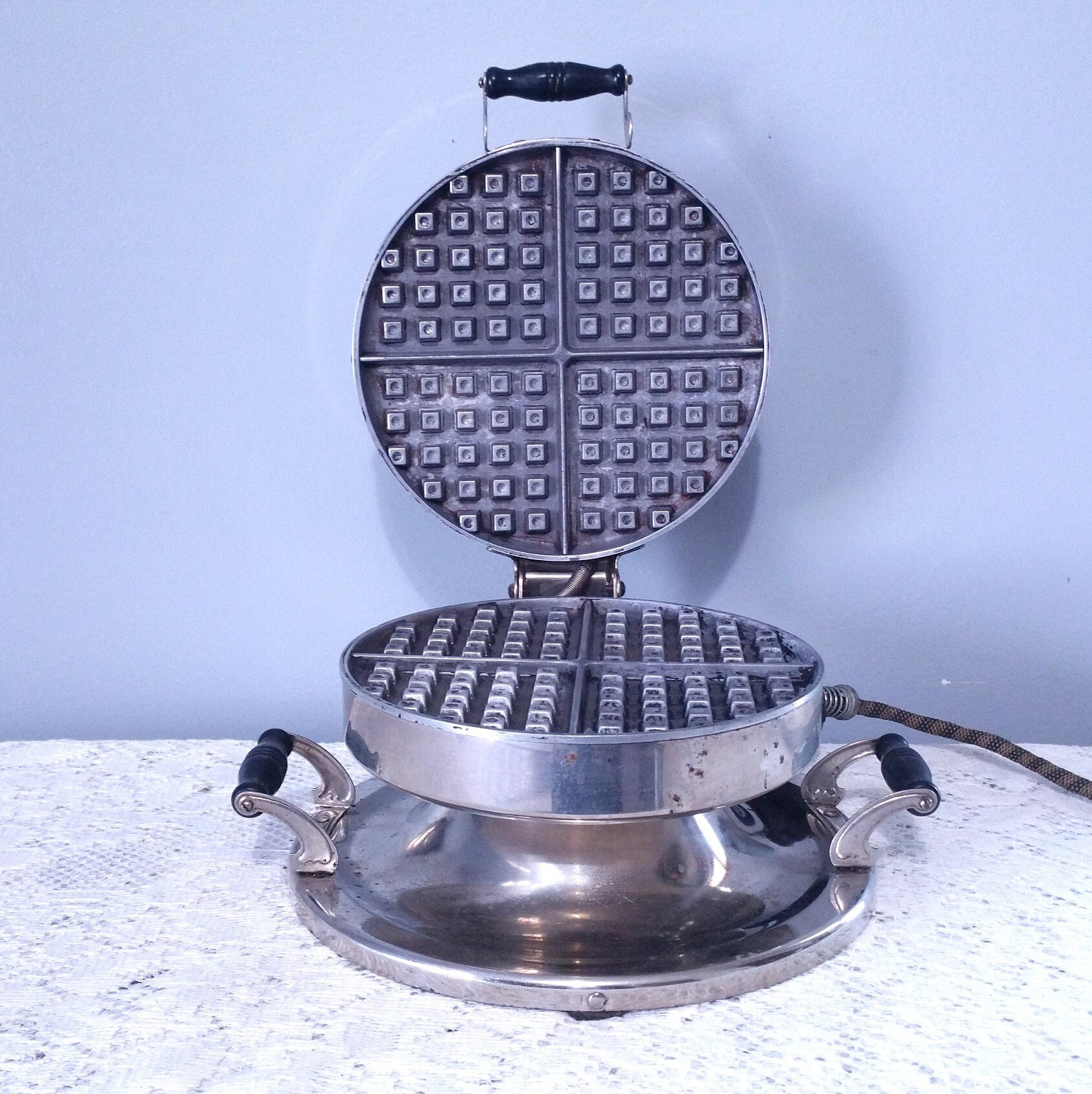 1920s Westinghouse Waffle Maker Vintage Circle W CD2 Art Deco Chrome Bakelite Stainless Steel