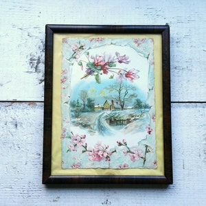 Antique encadrée scène d'hiver Gibson Art Company carte de voeux paillettes neige maison clôture fleurs Allemagne décoration murale en bois tenture murale victorienne
