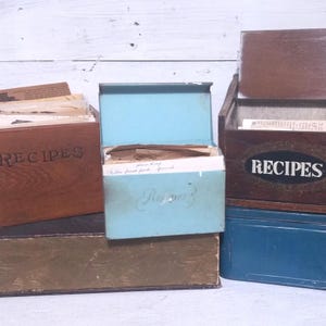 CHOICE Full Recipe Box's Handwritten Cards Vintage Midcentury Typed Kitchen Baking Supper Dinner Housewife Meal Favorite Family Potluck