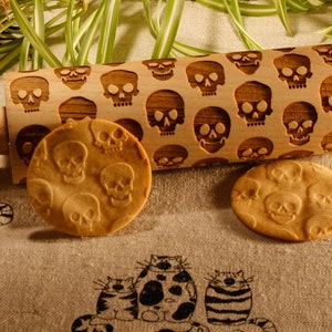 Skull Embossing Rolling Pin. Skull pattern. Engraved rolling pin with Skulls for embossed cookies Baking Gift