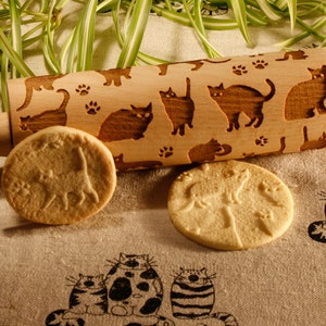 Cats pattern Rolling Pin. Cat lover gift. Pet lover. Housewarming. Kitchen decor. Cookie roller. Baking Gift.