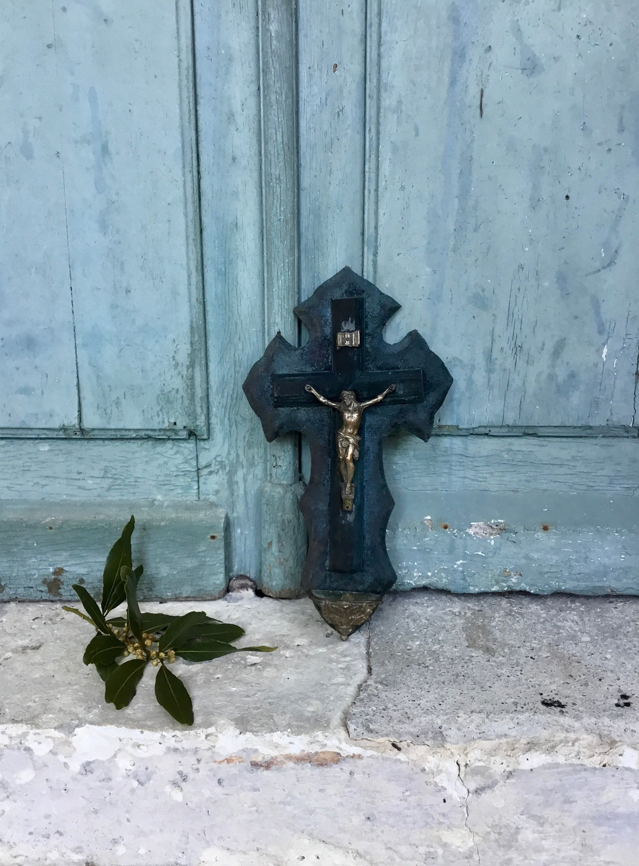 Superbe Français Antique Du 19Ème Siècle Faite à La Main Croix de Velours Bleu - Benetier Font Bronz