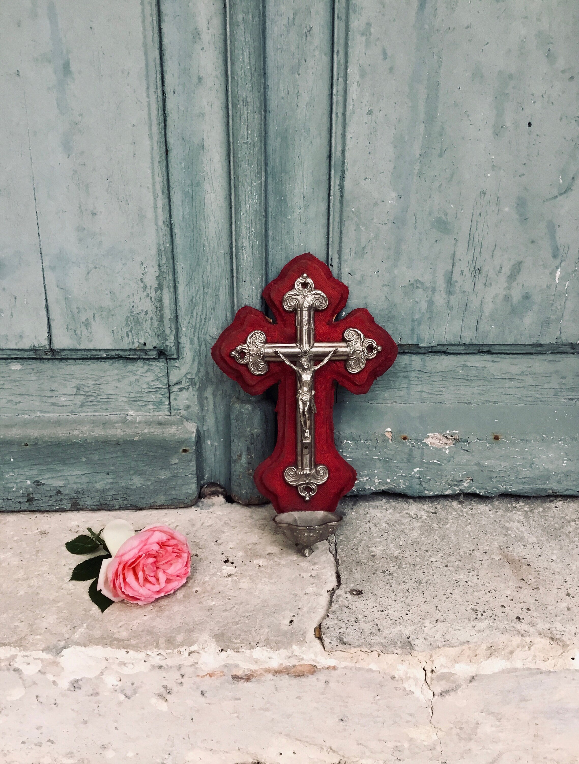 Superbe Français Antique Du 19Ème Siècle Faite à La Main Croix de Velours Bordeaux - Benetier Font B