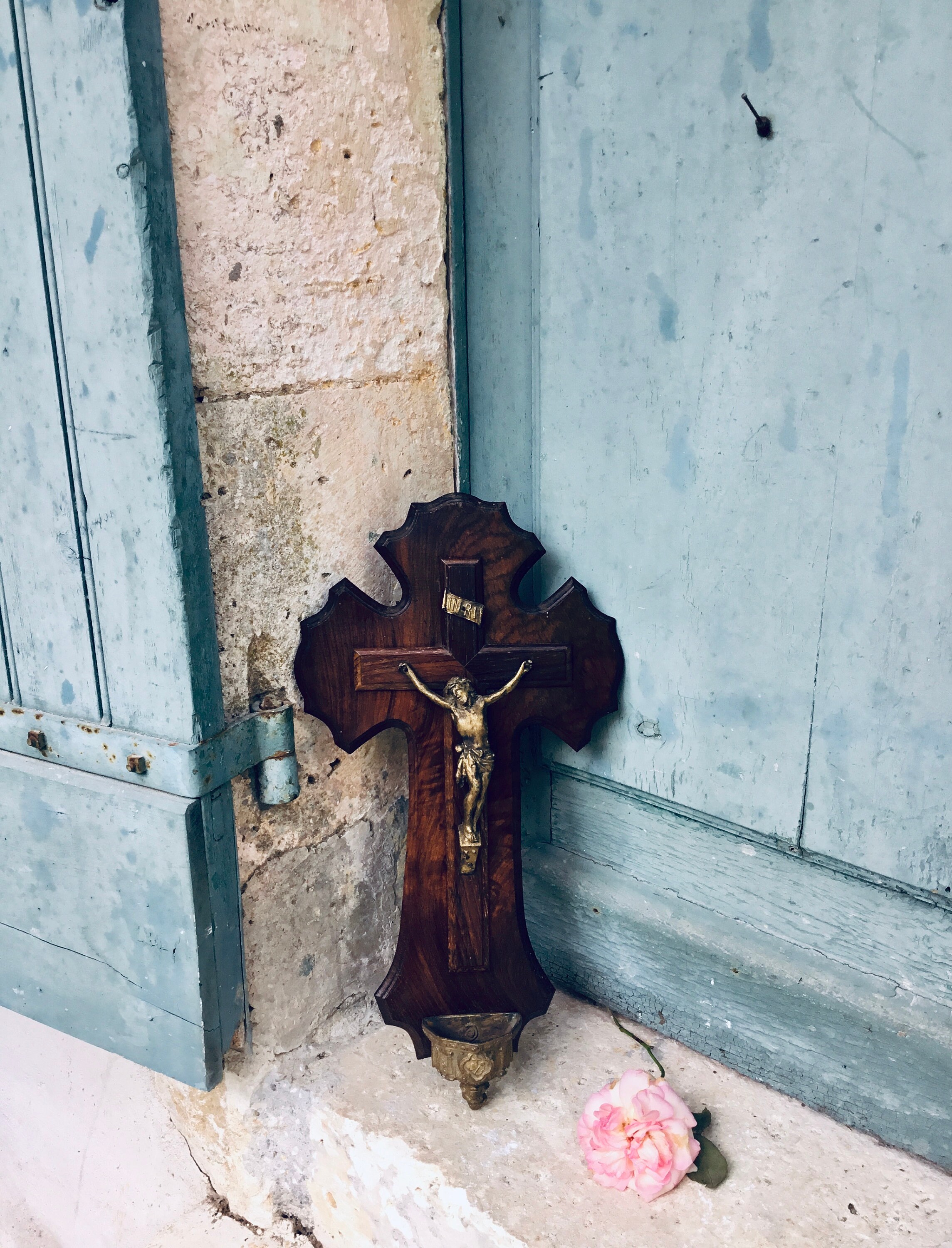 Superbe Antiquité Français Noyer Burr Du 19Ème Siècle - Croix de Benetier en Bronze Doré Crucifix St
