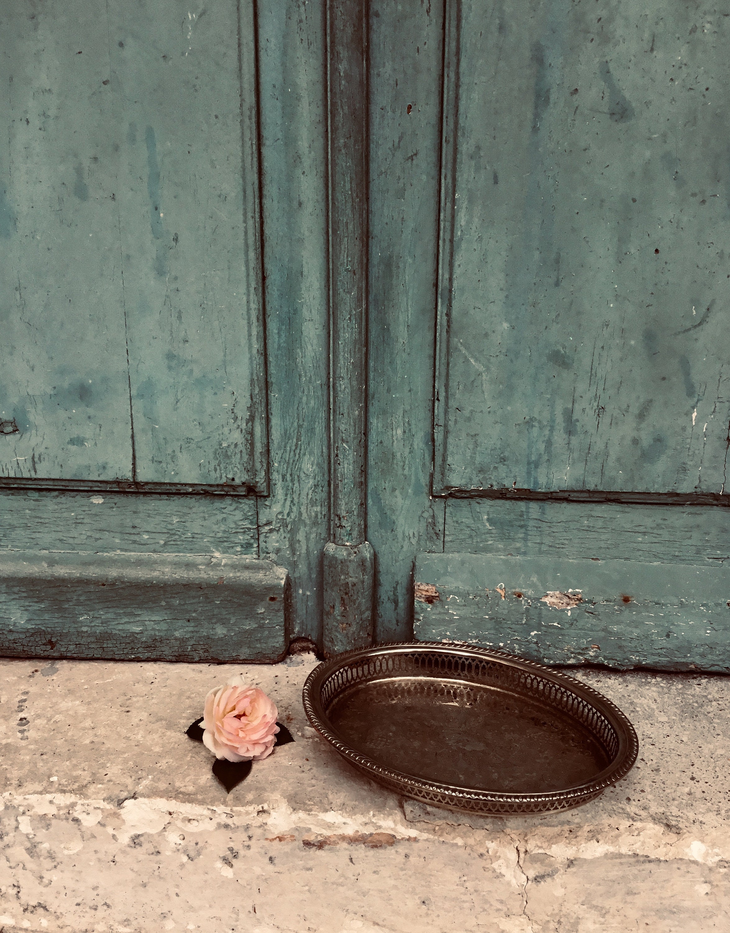 Un Plateau de Boissons Galleried Anglais Antique Fantastique Plaque d'argent avec La Gravure Décorat