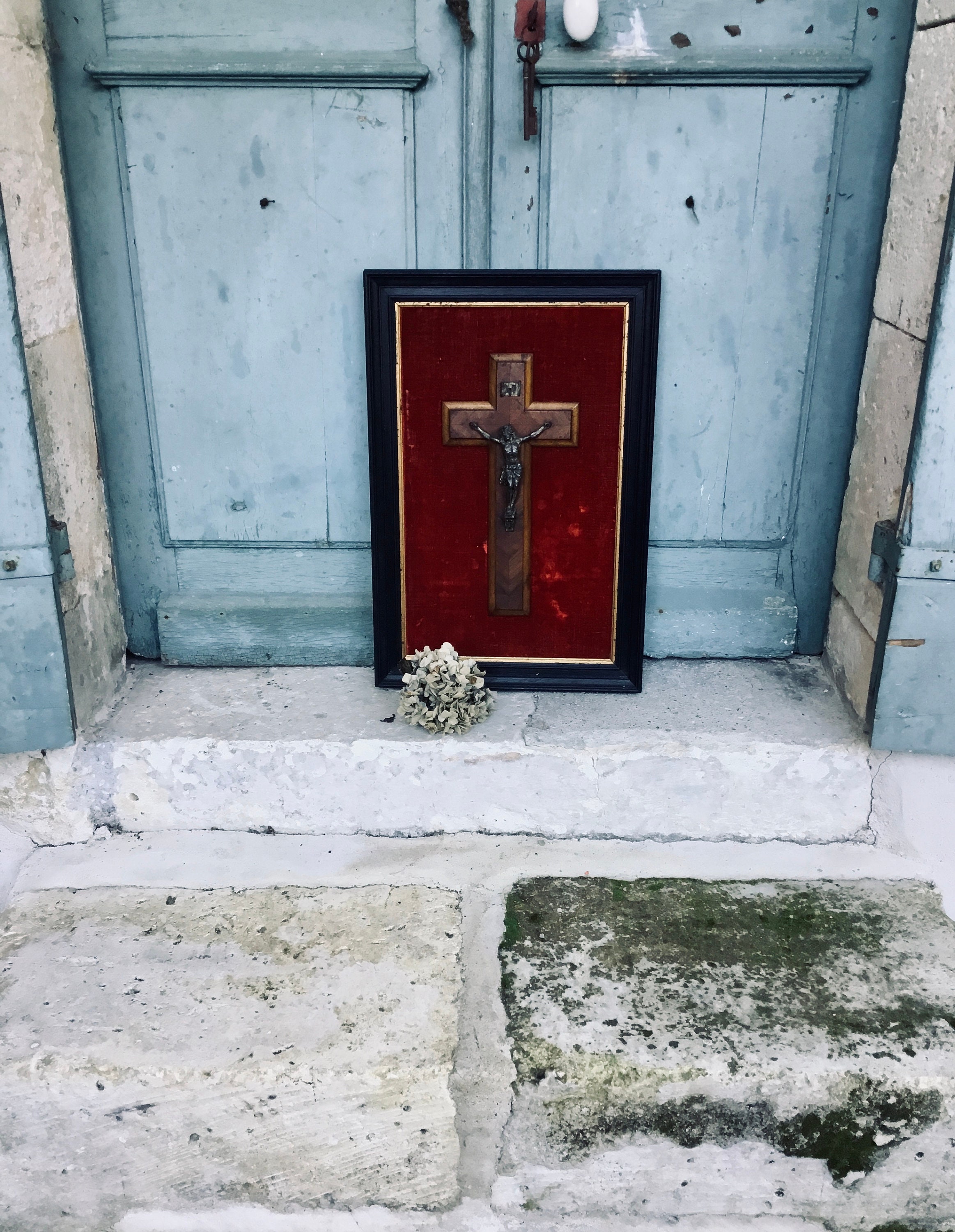 Superbe Antiquité Français 19Ème Siècle Fait en Bois de Velours Bordeaux Encadré Crucifix Croix Bron