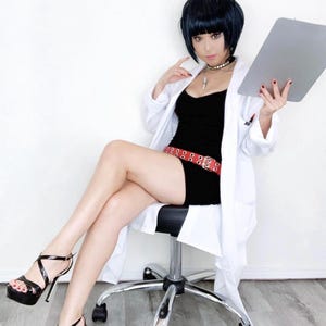 Messy bob-cut Cosplay wig
